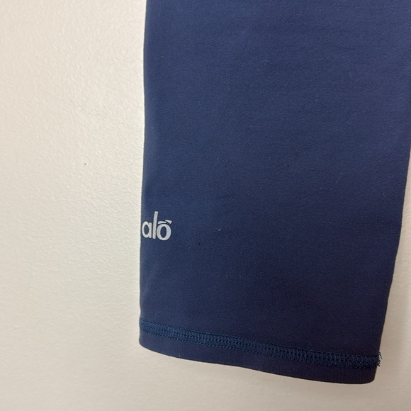 ALO Yoga Airbrush Cropped Capri Leggings in Insignia Blue Size XS - Picture 5 of 7